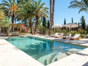 Impressive farmhouse with pool